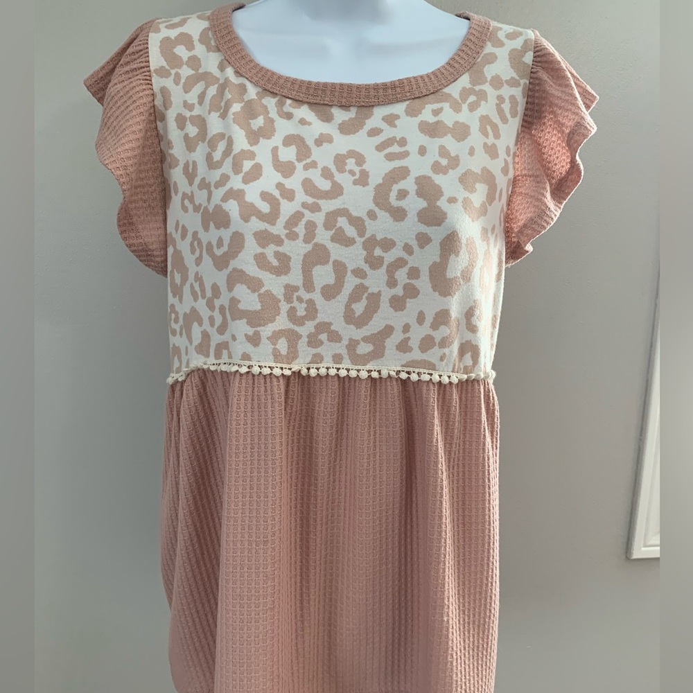 BiBi Pink Leopard Print Flutter Sleeve Top